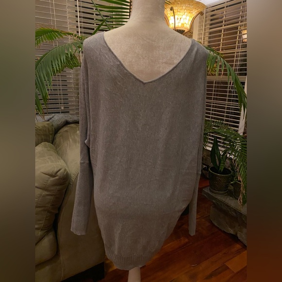 Victoria’s Secret sweater - Picture 3 of 6